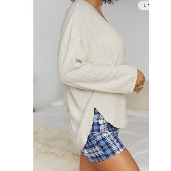 Urban Outfitters Sweater Women's Small Tan Out From Under Raleigh V Neck - Picture 4 of 10
